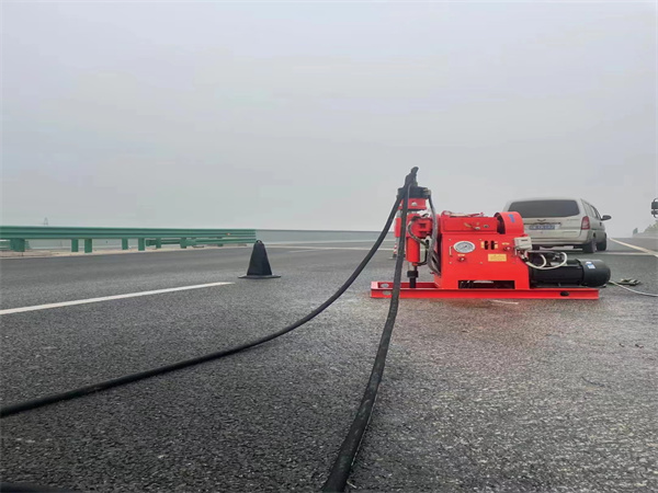 民乐马路路基路面开裂下沉注浆加固灌浆